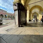 Binario 5, A Due Passi Da Porta Nuova E Dal Centro